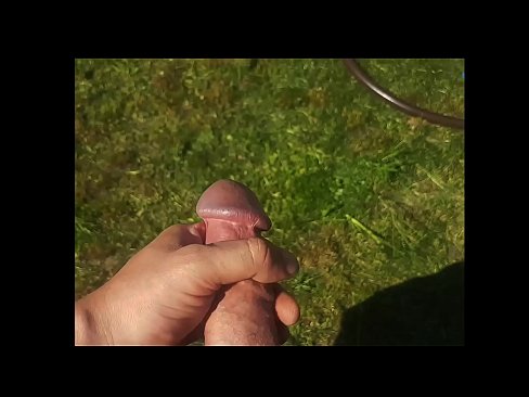 ❤️ O bunăciune fierbinte își face sex cu păsărica roz și ejaculează cu un squirt într-o grădină de vară ❤  at ro.com-fullporner.ru